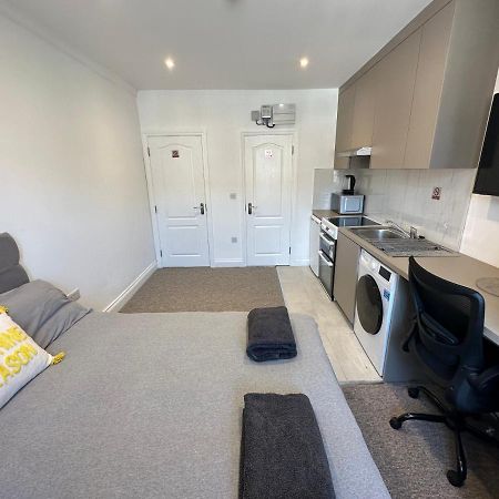 Bright Modern, 1 Bed Flat, 15 Mins Away From Central London Hendon Bagian luar foto