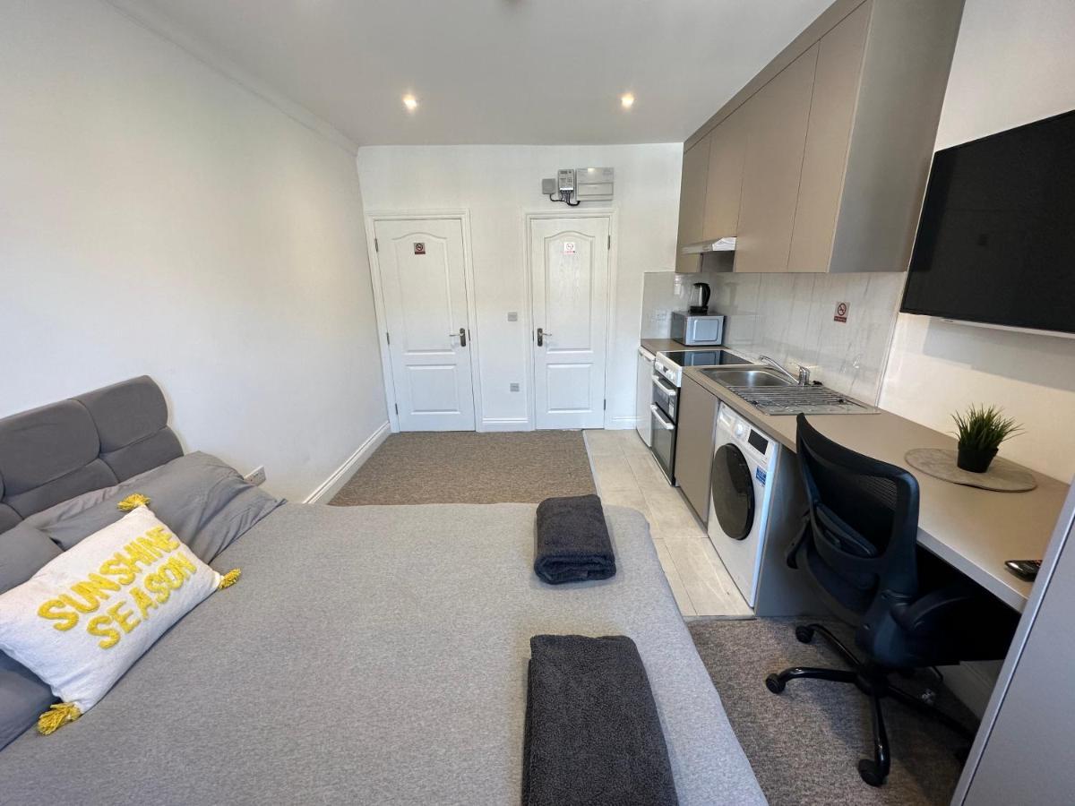 Bright Modern, 1 Bed Flat, 15 Mins Away From Central London Hendon Bagian luar foto